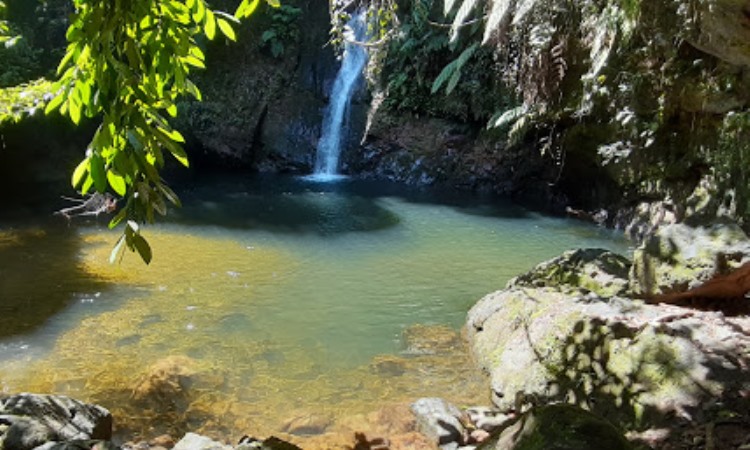 Pesona Air Terjun Batu Dinding, Keindahan Alam Sempurna di Pedalaman Kampar Riau