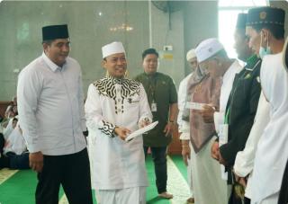 Warga Bintan Penuhi Masjid Baitul Makmur Tanjunguban Dengarkan Tausyiah Ustaz Das`ad Latif