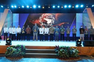 Daftar Tokoh hingga Perusahaan Penerima Anugerah Investasi BP Batam 2022