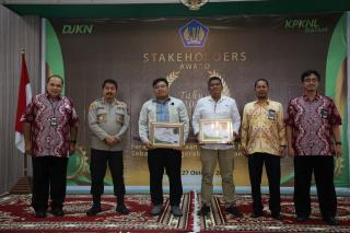 BP Batam Terima 4 Penghargaan Stakeholders Award KPKNL 2022