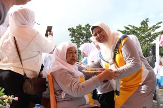 Dewi Ansar Ajak Ibuk-ibuk BKMT Lebih Solid di Milad Ke-42