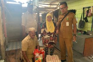 Pohon Tumbang Timpa Rumah Warga di Desa Sekanah Lingga