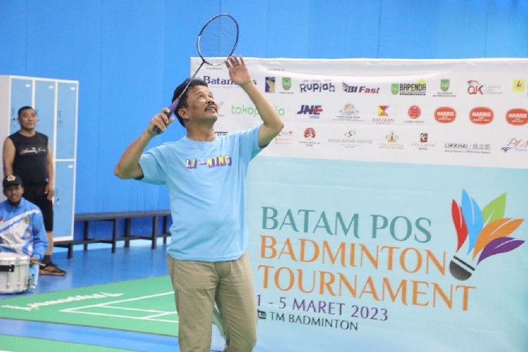 Dukung Dunia Olahraga, Kepala BP Batam Buka Batam Pos Badminton Tournament