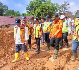 Cen Sui Lan Kawal Pembangunan Rumah Pengganti untuk Korban Longsor Serasan Natuna