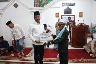 Kepala BP Batam Salurkan Bansos Pembangunan Masjid di Kecamatan Bulang