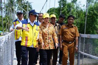 Cen Sui Lan Resmikan Jembatan Gantung Kerandin-Pekaka di Lingga, Konektivitas Warga Makin Mudah