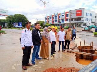 Cen Sui Lan, Wakil Rakyat Kepri Turun Tangan Atasi Kerusakan Jalan DI Panjaitan di Tanjungpinang