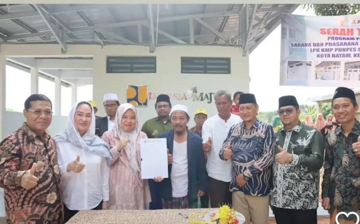 Legislator Cen Sui Lan Resmikan Pembangunan Sarana Sanitasi Ponpes Sirrul Ilahiyah Batam