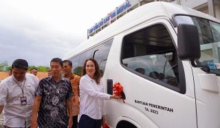 SMP Swasta Cahaya Meral di Karimun Terima Bus Sekolah Berkat Aspirasi Cen Sui Lan