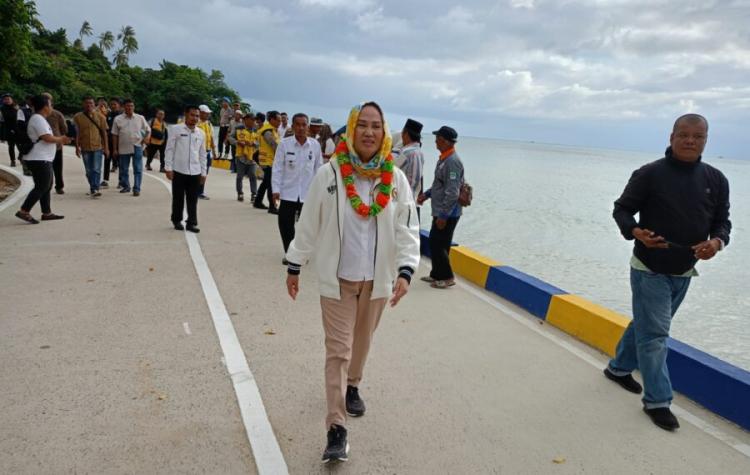 Transformasi Pantai Maros di Natuna, dari Becek Menjadi Jalan Wisata Berkilau Berkat Cen Sui Lan