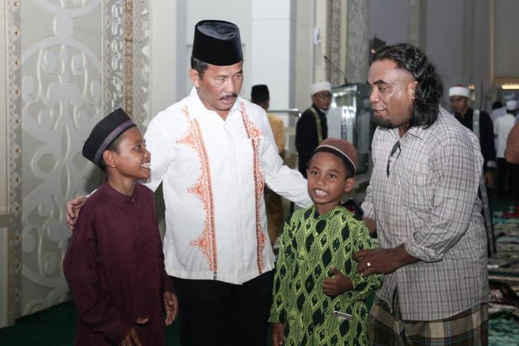 Ramadhan 2024, Walikota Batam Rudi Awali Shalat Tarawih di Masjid Sultan Mahmud