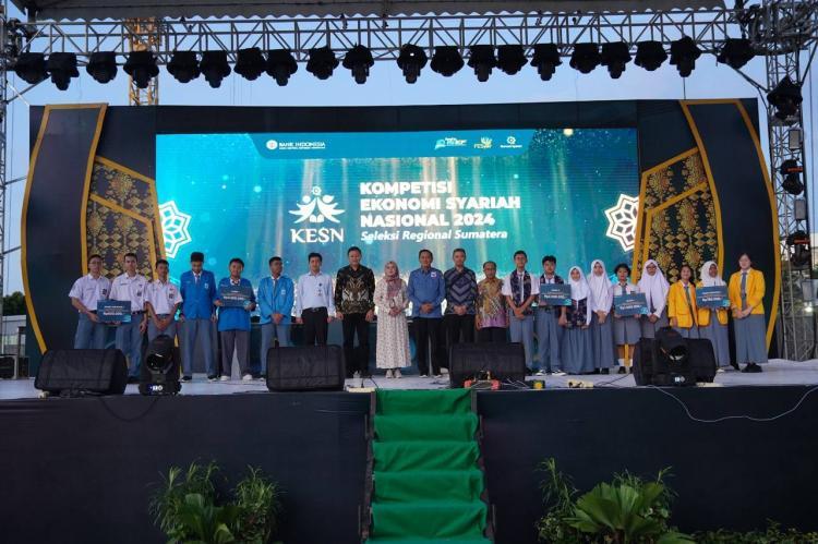 MAN Insan Cendekia Batam Juarai Kompetisi Ekonomi Syariah Nasional 2024 Regional Sumatera